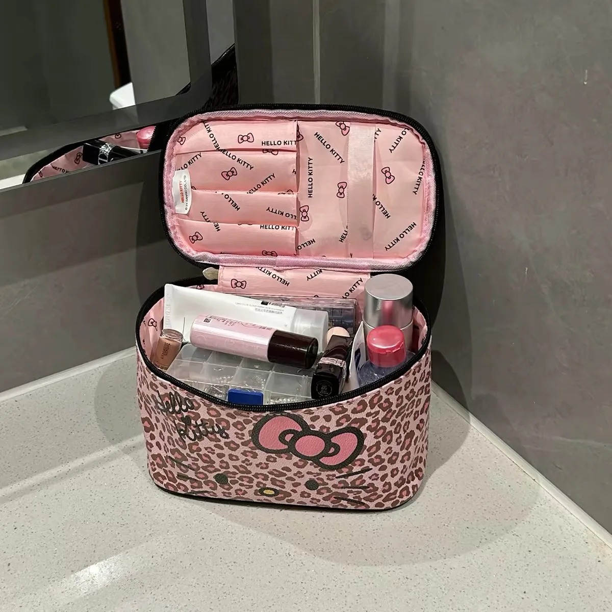 Beauty No Makeup - Sanrio Hello Kitty, trousse de maquillage